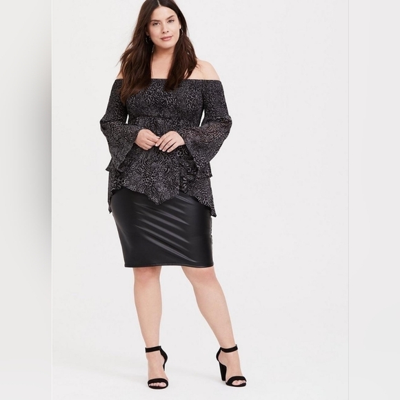 Torrid blouse tunic grey animal print chiffon off shoulder top smocked chest 3X - Picture 1 of 14